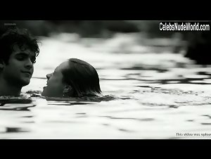 Julia Bernat in Felizes Para Sempre (series) (2015) 14