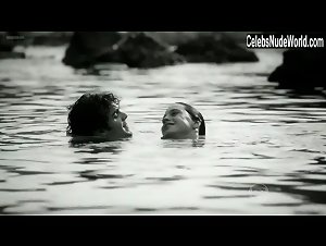 Julia Bernat in Felizes Para Sempre (series) (2015) 16