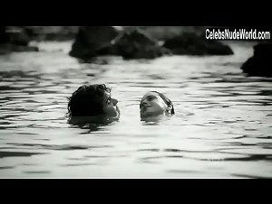 Julia Bernat in Felizes Para Sempre (series) (2015) 17