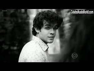 Julia Bernat in Felizes Para Sempre (series) (2015) 2