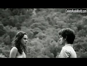 Julia Bernat in Felizes Para Sempre (series) (2015) 4