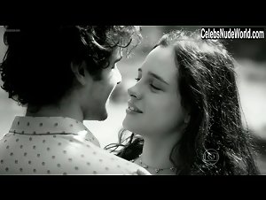 Julia Bernat in Felizes Para Sempre (series) (2015) 5