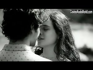 Julia Bernat in Felizes Para Sempre (series) (2015) 6