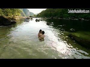 Julia Bernat Outdoor , Bikini in Felizes Para Sempre (series) (2015) 15