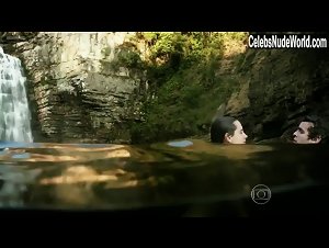 Julia Bernat Outdoor , Bikini in Felizes Para Sempre (series) (2015) 19