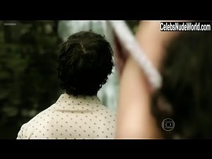 Julia Bernat Outdoor , Bikini in Felizes Para Sempre (series) (2015) 4