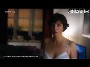 Julia Koschitz in Zweimal Lebenslanglich (2015) 5
