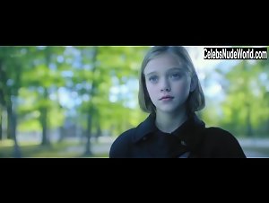 Jenna Kramer in In Search of Fellini (2017) 5