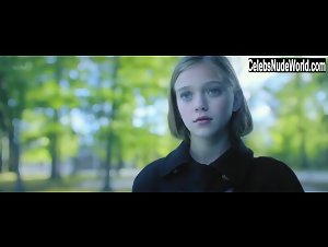 Jenna Kramer in In Search of Fellini (2017) 6