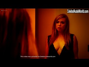 Amanda Fuller in Fashionista (2016) 6