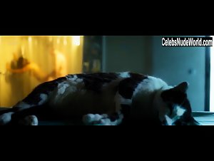 Hannah Herzsprung in Die Blumen von gestern (2016) 3