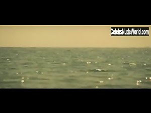Irene Arcos Beach , Sensual in El embarcadero (series) (2019) 5