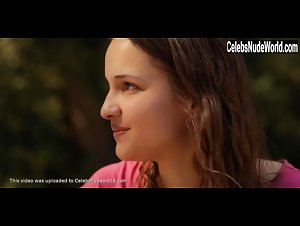 Gina Stiebitz in Dark (series) (2017) 20