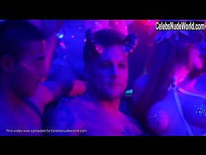 Genevieve DeGraves Threesome , boobs in Slasher (series) (2016) 20