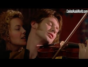 Eva Marie Bryer in Le violon rouge (1998) 5