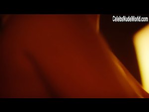 Fernanda Vasconcellos in Coisa Mais Linda (series) (2019) 17