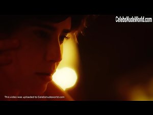 Fernanda Vasconcellos in Coisa Mais Linda (series) (2019) 20