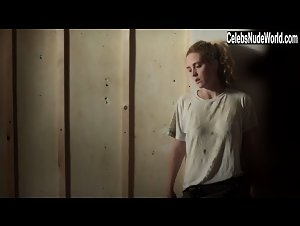Evelyne Brochu in L'appartement (short) (2012) 3