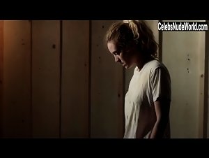 Evelyne Brochu in L'appartement (short) (2012) 4