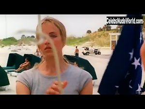 Erinn Bartlett in In Crowd (2000) 7