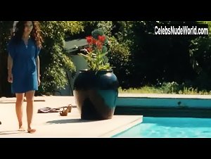 Elise Lhomeau in Le noir (te) vous va si bien (2012)
