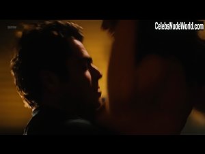 Cristina Flores in O Mecanismo (series) (2018) 19