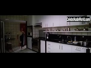 Clebia Sousa in O Som ao Redor (2012) 14