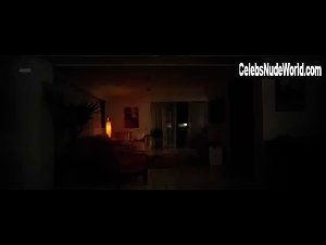Clebia Sousa in O Som ao Redor (2012) 6