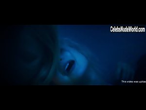 Annabelle Dexter-Jones in White Girl (2016) 16