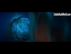 Annabelle Dexter-Jones in White Girl (2016) 18