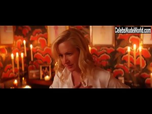 Angela Kinsey in Half Magic (2018) 6