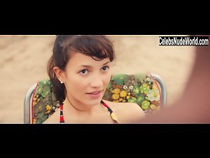 Agostina Bettinelli Wet , Topless Beach In Desearas al hombre de tu hermana (2017) 1