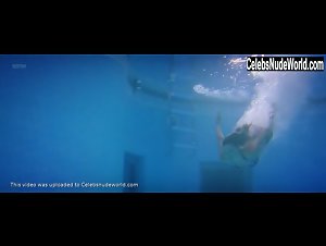 Agostina Bettinelli Wet , Topless Beach In Desearas al hombre de tu hermana (2017) 2