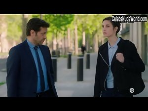 Anne Azoulay in Le Bureau des Legendes (series) (2015) 8
