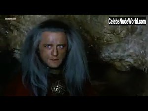 Anne Gautier in Es ist nicht leicht ein Gott zu sein (1989) 16