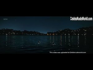 Callie Hernandez in Under the Silver Lake (2018) 5