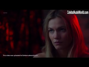 Camille Razat in Ami-ami (2018) 20