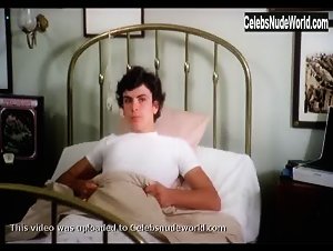 Carla Romanelli in L'infermiera (1975) 12