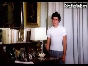 Carla Romanelli in L'infermiera (1975) 13