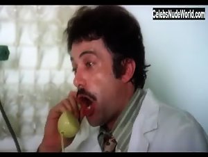 Carla Romanelli in L'infermiera (1975) 7