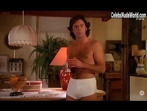 Anne Jousset in T'empeches tout le monde de dormir (1982) 2