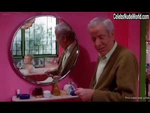 Catherine Alric in Tendre poulet (1977) 4