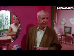 Catherine Alric in Tendre poulet (1977) 8