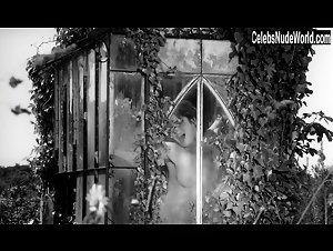 Ariane Sapriel in Le viol du vampire (1968) 17