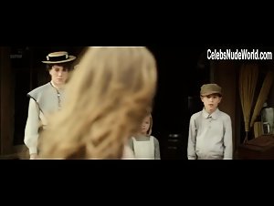 Christiane Seidel in Godless (series) (2017) 15