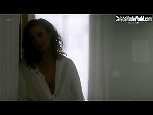 Aleksandra Poplawska Sexy Dress , Cleavage In Miasto skarbow (series) (2017) 17