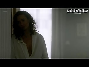 Aleksandra Poplawska Sexy Dress , Cleavage In Miasto skarbow (series) (2017) 19
