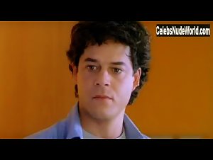 Leticia Bredice Bathtub , Lesbian in Almejas y mejillones (2000) 3