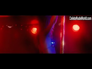 Sheri Moon Zombie in Halloween (2007) 18