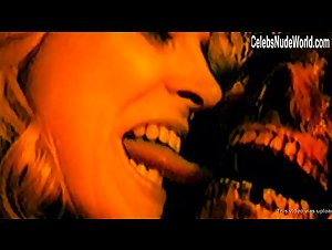 Sheri Moon Zombie in House of 1000 Corpses (2003) 16